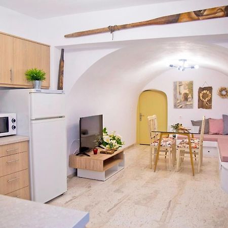 Areopolis Art Apartment Bagian luar foto