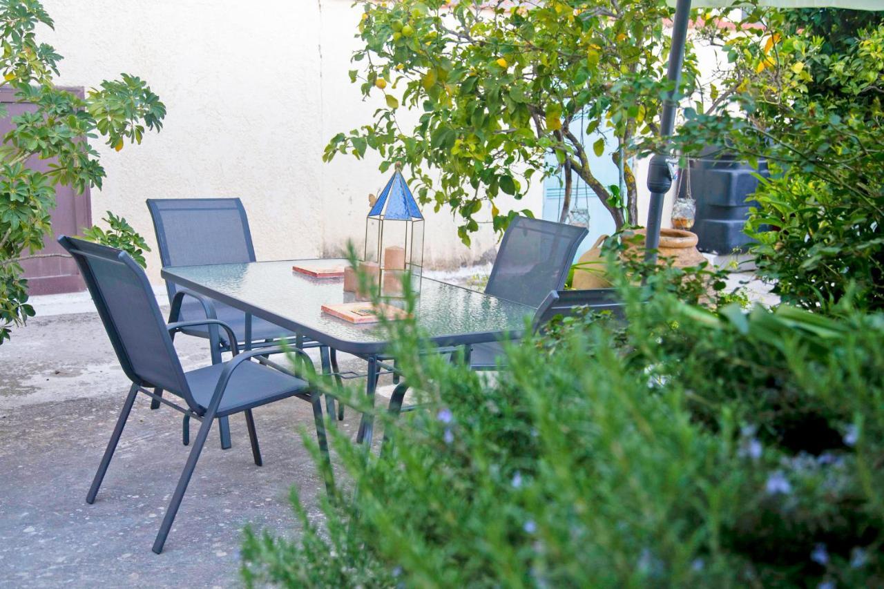 Areopolis Art Apartment Bagian luar foto