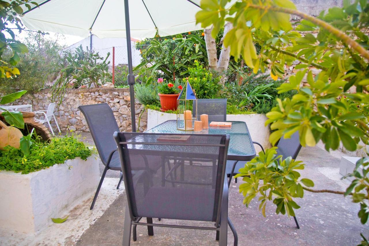 Areopolis Art Apartment Bagian luar foto