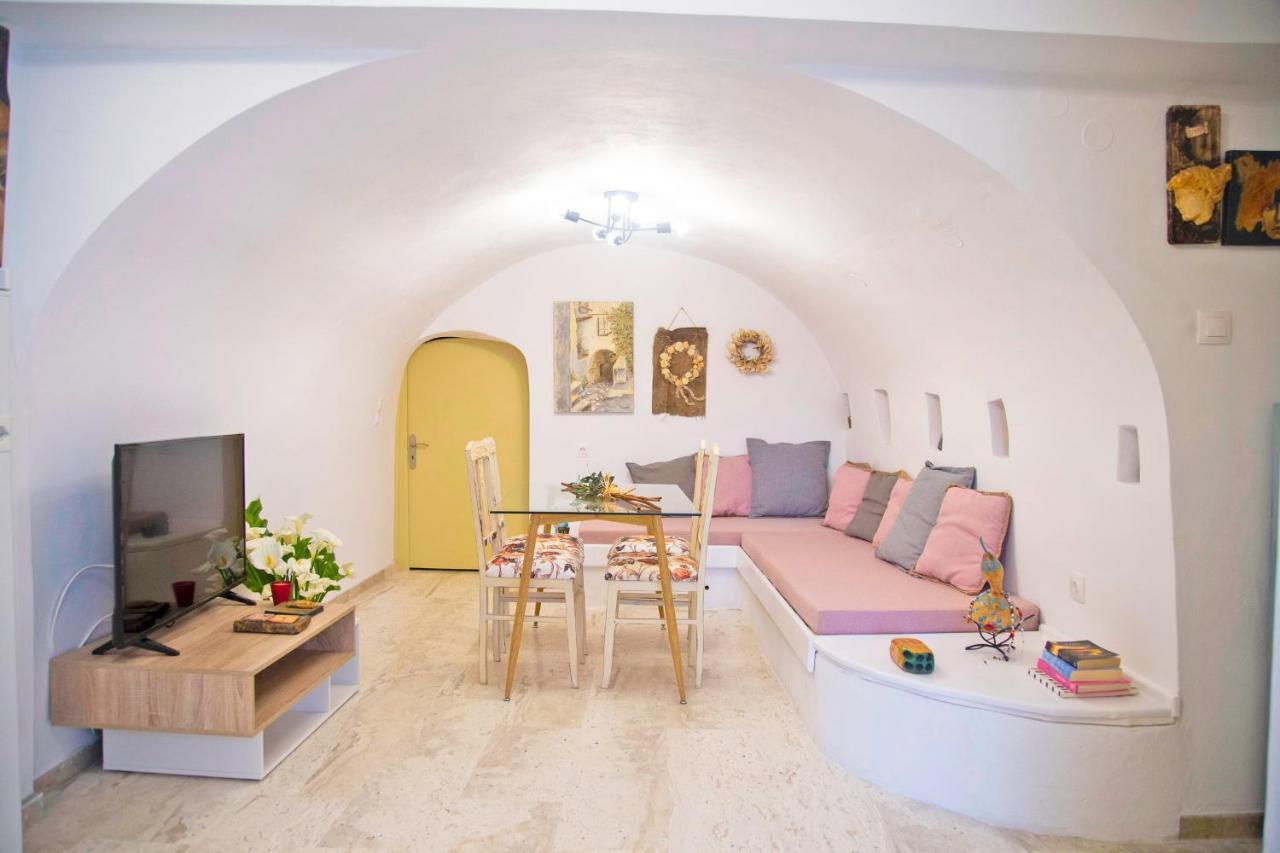 Areopolis Art Apartment Bagian luar foto