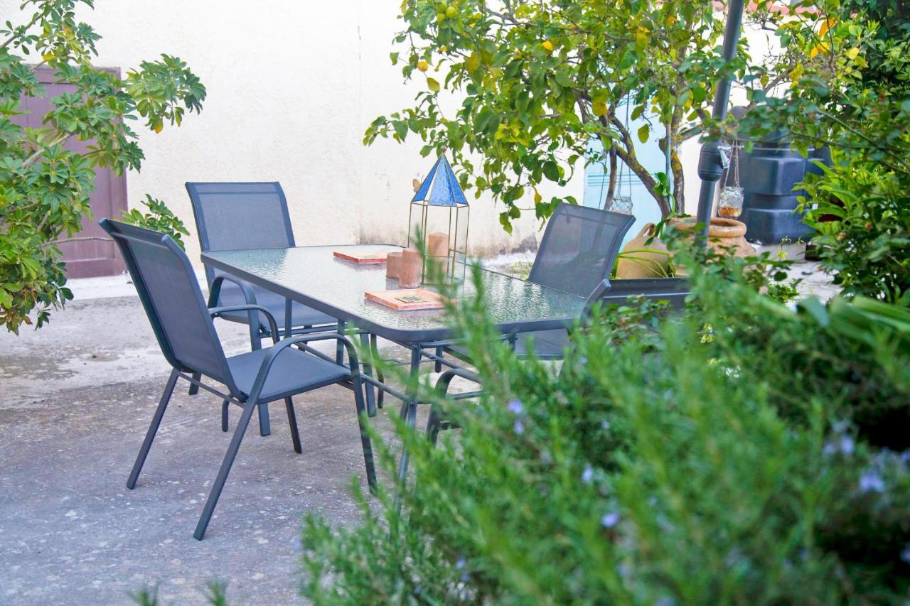 Areopolis Art Apartment Bagian luar foto