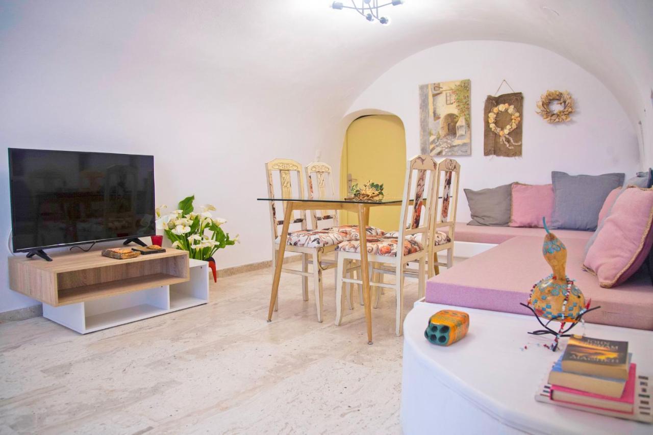 Areopolis Art Apartment Bagian luar foto